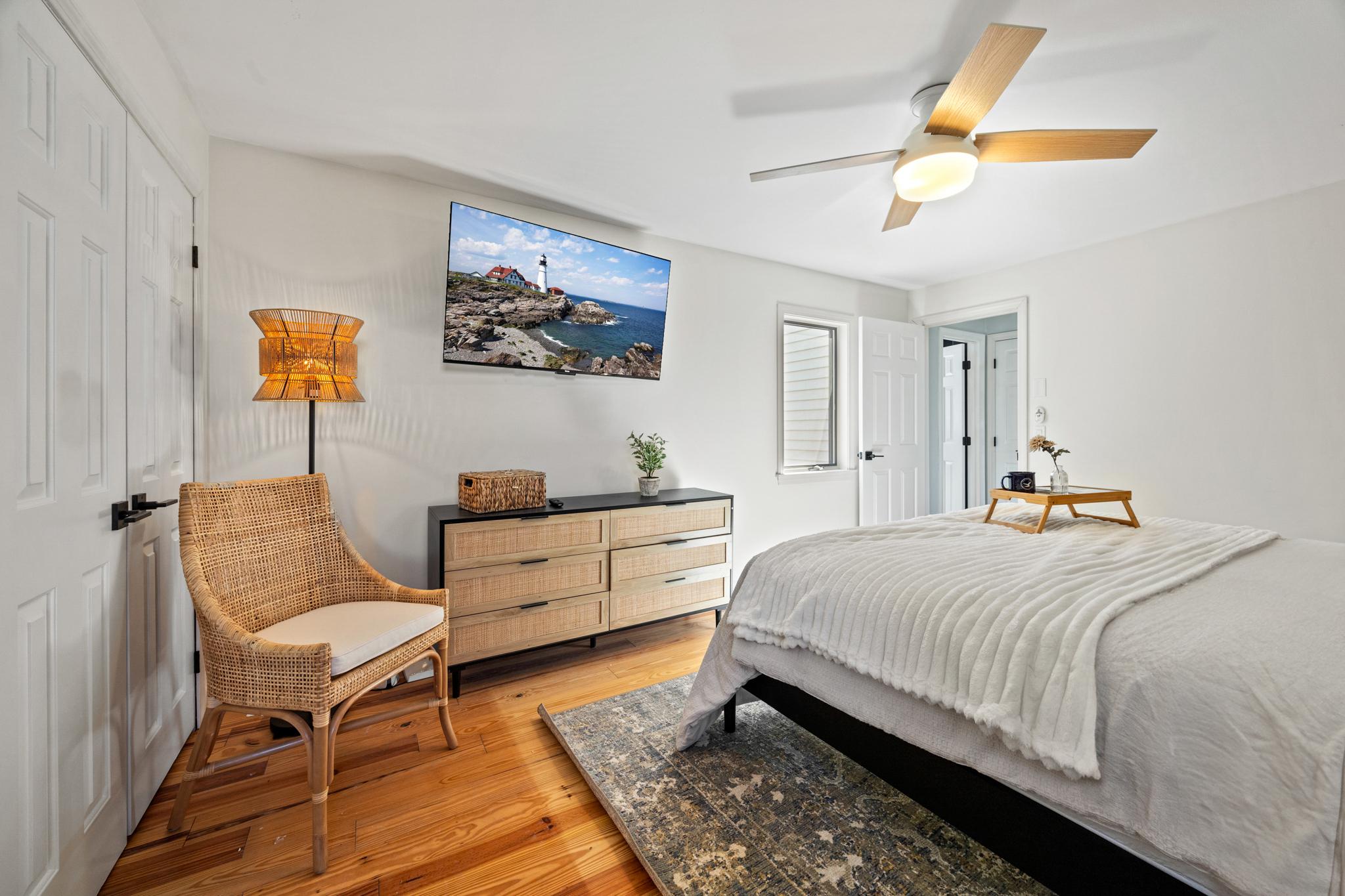 Guest bedroom with white rattan furnishings at Eagles Nest