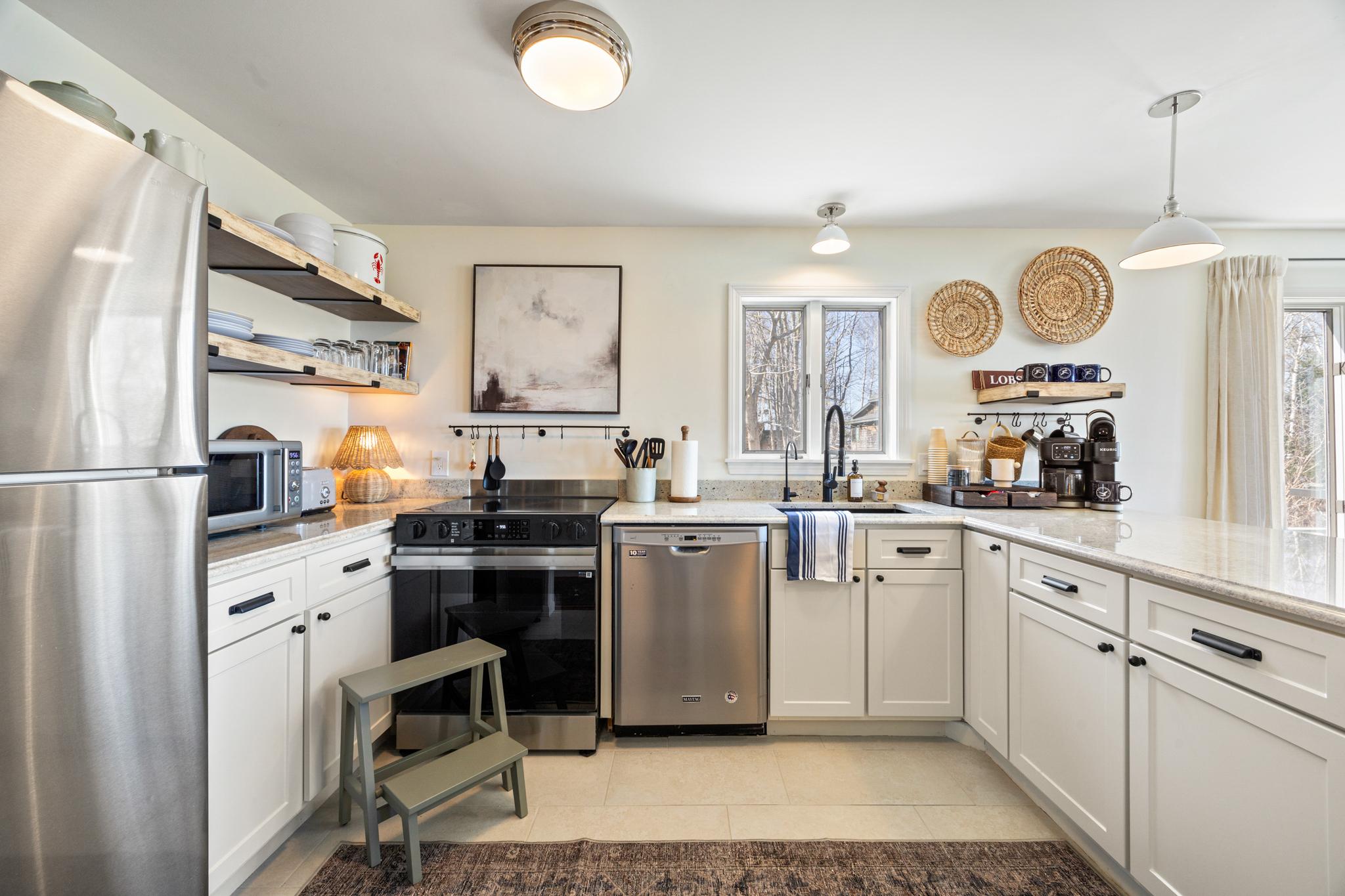 Full kitchen at Eagles Nest