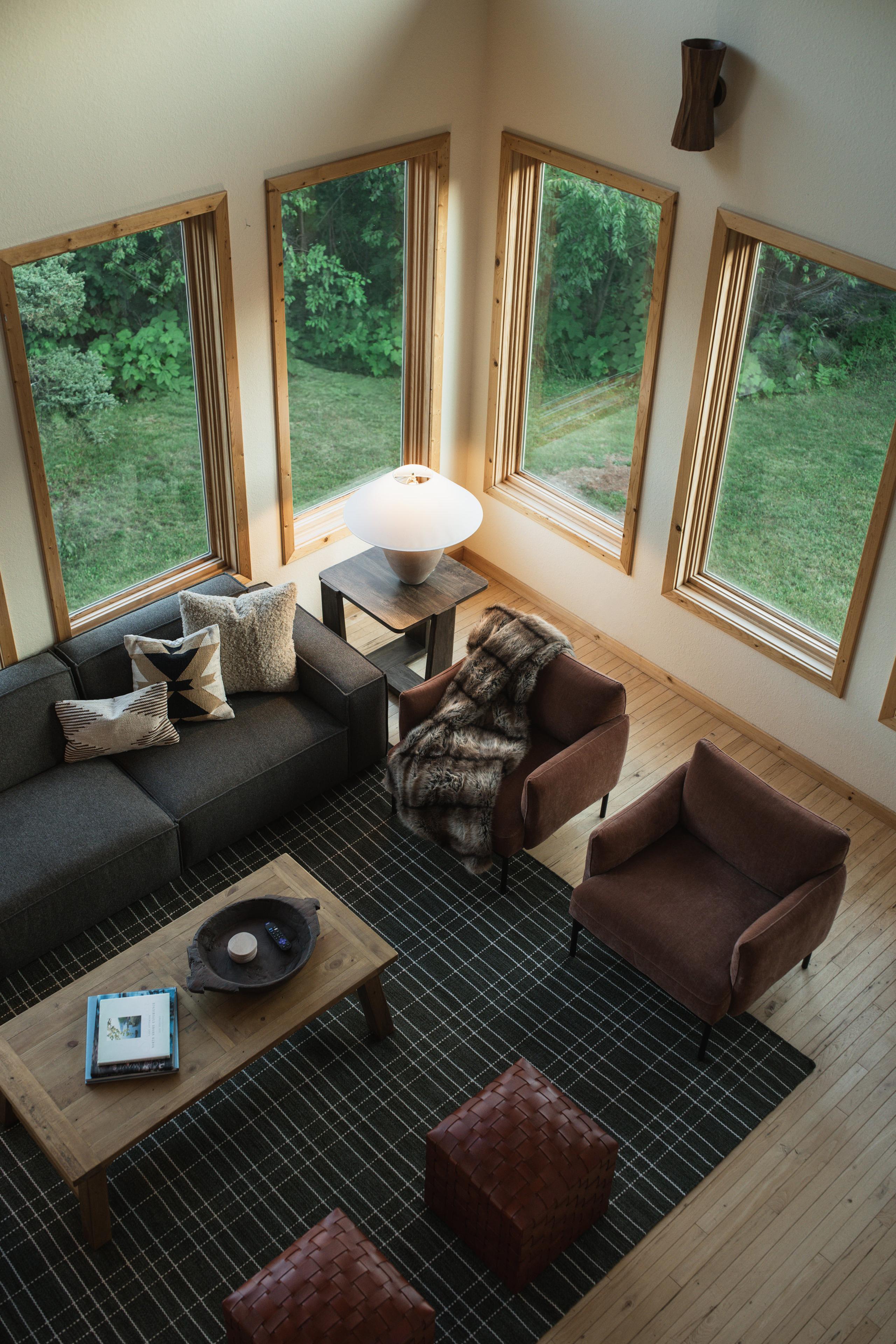 Living room seating by the windows at Nordhus Lodge